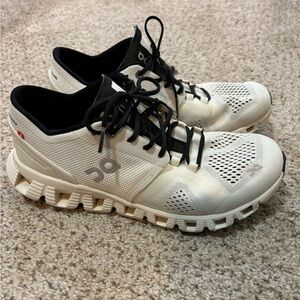 On Cloud X Women’s Running Shoe Sz 8 | Fitness | Marathon  | Gym | Ultra Runner